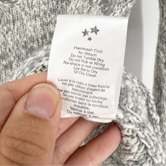 ARITZIA Talula Azurelee Heathered Grey V-Neck Long Sleeve Knit Sweater Size S - Picture 12 of 12